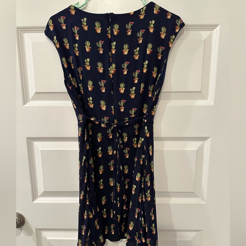 SM warbrobe Navy cactus dress size sm. - Picture 3 of 7